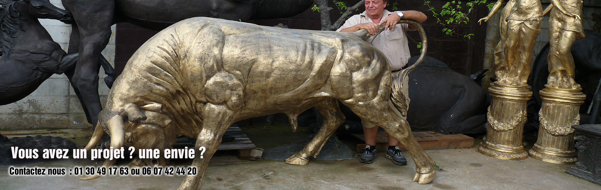 sculpture de taureau en bronze